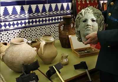 52 detenidos y 300.000 piezas antiguas intervenidas en una operación policial contra el expolio arqueológico